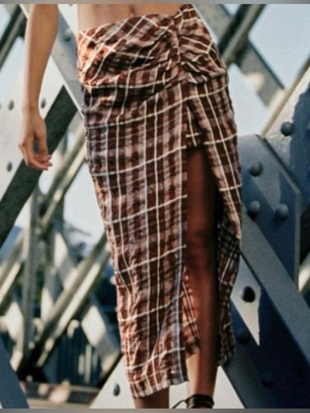 Zara Checkered print chiffon crinkle effect midi skirt with front slit Sz.XS